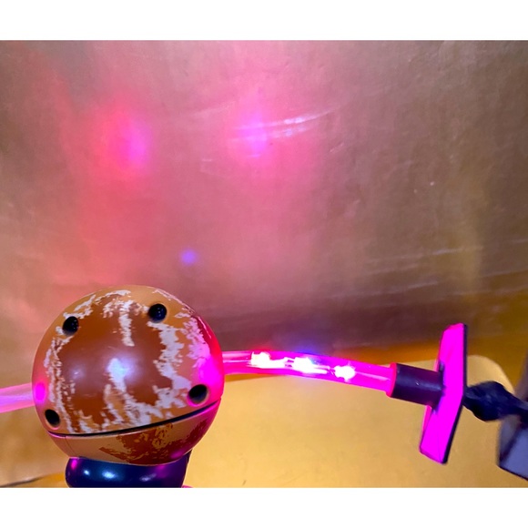 STAR WARS HANDHELD LIGHT UP SPINNER X-WING & THE FIGHTER CHASE AROUND PLANET - Picture 5 of 11